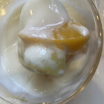 ベル - ヨーグルトにはフルーツが入ってます。
