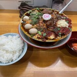 らーめん護什番 - お供にライスと真っ赤卵ポン玉は必須です！