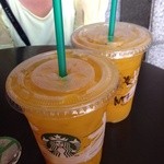 Starbucks Coffee - スパークリングマンゴージュース（トールサイズ7.4シンガポール$）