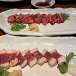 ねぎぼうず - 馬刺し。上がヒモ、下がフタエゴ