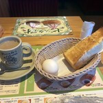 コメダ珈琲店 - 料理写真:この日選んだのはカフェオレとトーストと茹で玉子の定番セット。