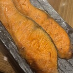 炭火焼干物定食　しんぱち食堂 - 料理写真:鮭。王者の風格。