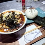 ほびーい喫茶店 - とじうどん 750円、おにぎり(ツナマヨ) 250円