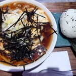 ほびーい喫茶店 - とじうどん 750円、おにぎり(ツナマヨ) 250円