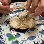 割烹 あかつき - カニの甲羅のミソにご飯を加えて