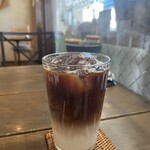 カフェ ジグソー - たっぷりのアイスカフェ・オ・レ