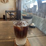 カフェ ジグソー - 可愛いツートンカラーのたっぷりカフェ・オ・レ♡