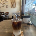 カフェ ジグソー - 苦味が強くて朝にピッタリの濃いめのカフェ・オ・レ