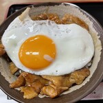 食堂 高田屋 - 目玉焼き付きチャップ丼950円
