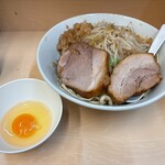 自家製ラーメン大者 - 汁なし(ヤサイ少なめ、ニンニク無し)1100円税込　生たまごが付きます