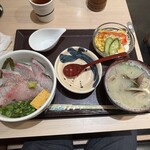 海鮮丼 日の出 - 