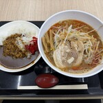 総のらーめん - 料理写真:八街味噌ピーラーメン ミニカレーセット