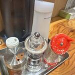 自家製さぬきうどんと肉 新橋甚三 - 調味料