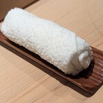 神田錦町 鮨たか晴 - おしぼり（1本目）