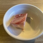 精肉屋の倅がただただ旨い肉を出す店 焼肉たけよし - 牛脂。美味しそうな肉ついてない？