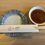 精肉屋の倅がただただ旨い肉を出す店 焼肉たけよし - タレと取り皿