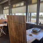 精肉屋の倅がただただ旨い肉を出す店 焼肉たけよし - テーブル