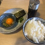 精肉屋の倅がただただ旨い肉を出す店 焼肉たけよし - 卵かけご飯　440円