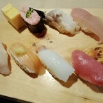 すし酒場 握わい - 寿司(1人前)　４名以下の場合は、個別にゲタで提供されるようです。