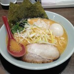 横浜家系ラーメン 龍馬家 - 料理写真:味噌ラーメン大＋煮卵