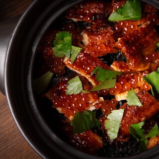 あぐー豚の釜めしやシマダコの土鍋飯など、さまざまな種類のご飯