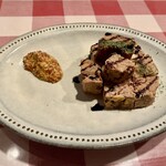 フライング ピッグ - 胡桃と干し葡萄の冷静ミートローフ