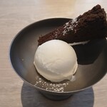 PIZZERIA MANCINI TOKYO - チョコレートケーキと ミルクジェラートの盛り合わせ