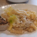 PIZZERIA MANCINI TOKYO - 鶏の煮込みとジャガイモ、きゃべつのフィジリ