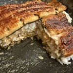 鰻 にしはら - 皮目も箸で切れる柔らかさ