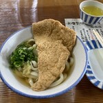 山下うどん - おあげをうどんに乗せていただきまーす