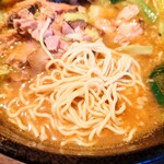 やぐら亭 - パツン系寄りの細麺は、良い加減の茹で上がり。