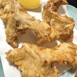 一会 - 天然とらふぐのあら唐揚げは、塩胡椒が効いたサックリカリカリの皮にふっくらした身が弾ける