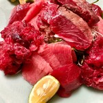 一会 - 生鮪色々・赤身、赤身炙り、中落ち、大トロは臭みなく生鮪らしい甘みと旨味凝縮