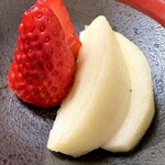 一会 - 苺と洋梨でスッキリと仕上げ