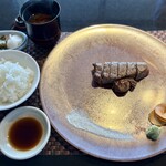 鐵板燒大見 - 白飯　醃菜　赤味噌湯