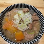 スミビトケムリ - モツ煮込み440円(税込)