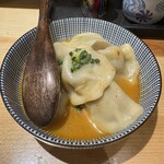 スミビトケムリ - 麻辣湯水餃子825円(税込)