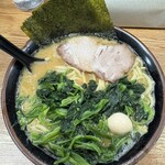 らっち家 - 醤油ラーメン850円とほうれん草150円、ほうれん草の量GOOD◎◎◎