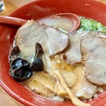 常 - 塩ラーメン（豚スープ、エビ油、コラニン、背脂トッピング）＋チャーシュー追加
