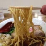 拉麺 アイオイ - ムチっとコシのある太麺。