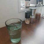 名前のない店 - ドリンク写真:みかんで採取したデトックスウォーター