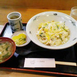 季禅房 - 親子丼　740円