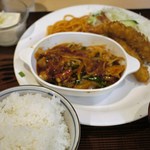 右近 - 日替わり定食・880円=14年12月