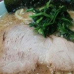 寿々喜家 - 薄いけど柔らかなチャーシュー♪