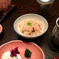 北新地　串かつ凡 - （奥から）味噌汁、季節の炊き込みごはん、香の物