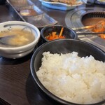 らっぱ屋 - 定食のライス、スープ、小鉢
