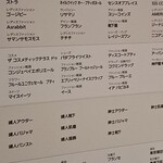 神戸屋キッチンエクスプレス - です。昔、私は趣味で、パンを自宅で作っておりましたが、飾りパン用の生地を実際に触った事は有りませんが、成形時の生地と云うものは、とても繊細で扱いが難しく感じた記憶が、甦りました…。パン屋さんの店頭で、