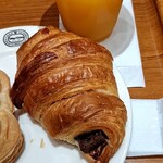 神戸屋キッチンエクスプレス - 手離されたのは、相当な覚悟と、今後の【冷凍パン】の市場の拡大に、勝機を見出だされた上での、御決断であられたのではと思います。当時売上で一位であった事業を、今迄培われた知識や技術を、グループ会社さんに