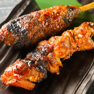 備長炭の香ばしさが引き立つ！本格的な「炭火焼鳥」