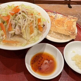 餃子とタンメン 天_0